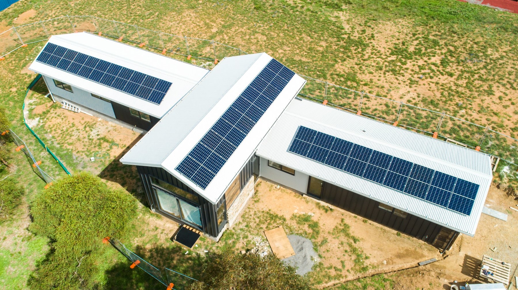 Architectural off-grid home